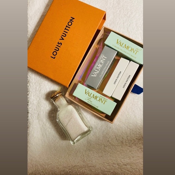 SEASONAL LISTING❄️HOLIDAY GIFT High End Beauty LOT ✨includes crybaby perfume!🎀 - Picture 3 of 16